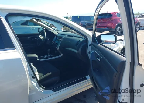 2015 Nissan Altima 2.5 S z USA, uszkodzony, nr VIN 1N4AL3AP4FC497625